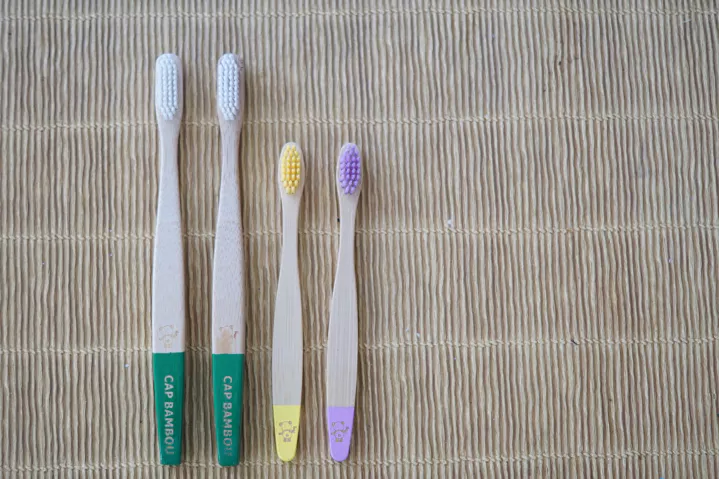 Brosse à dents adulte souple en Bambou : Lot de 4 Cap Bambou – Image 3