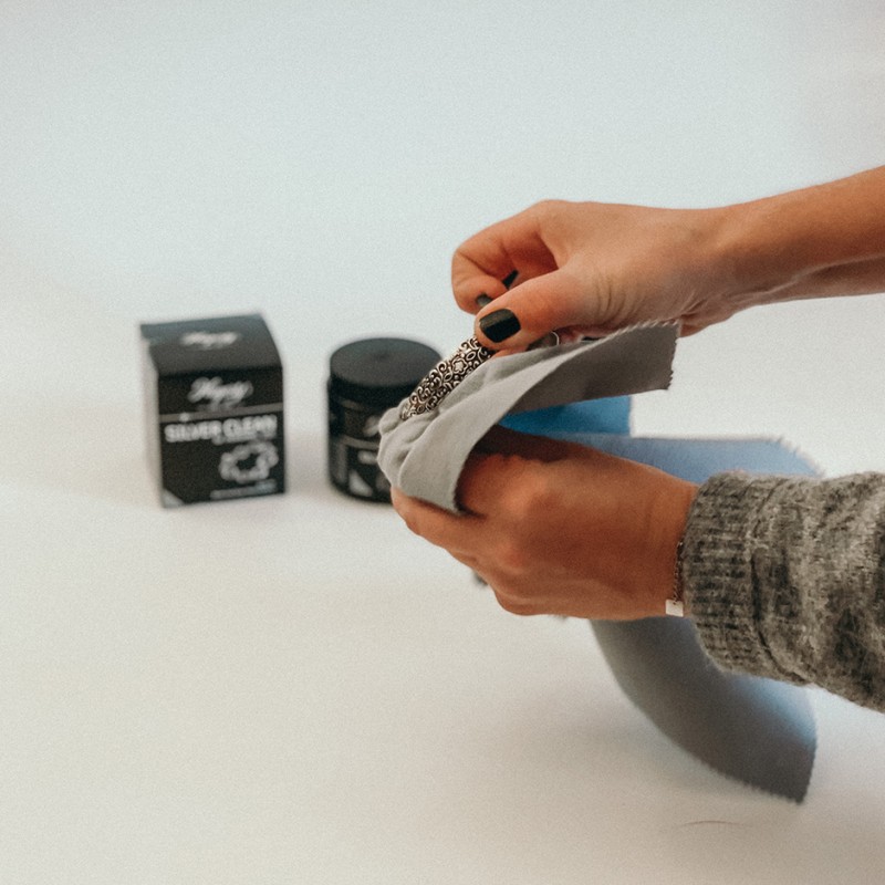 Chamoisine Silver Cloth : produit pour nettoyer les bijoux en argent Hagerty – Image 3